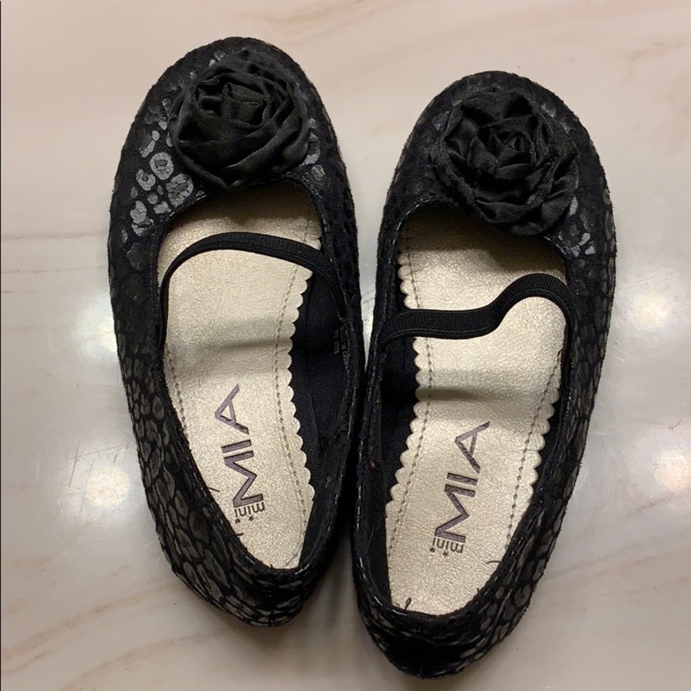 Girls black flats